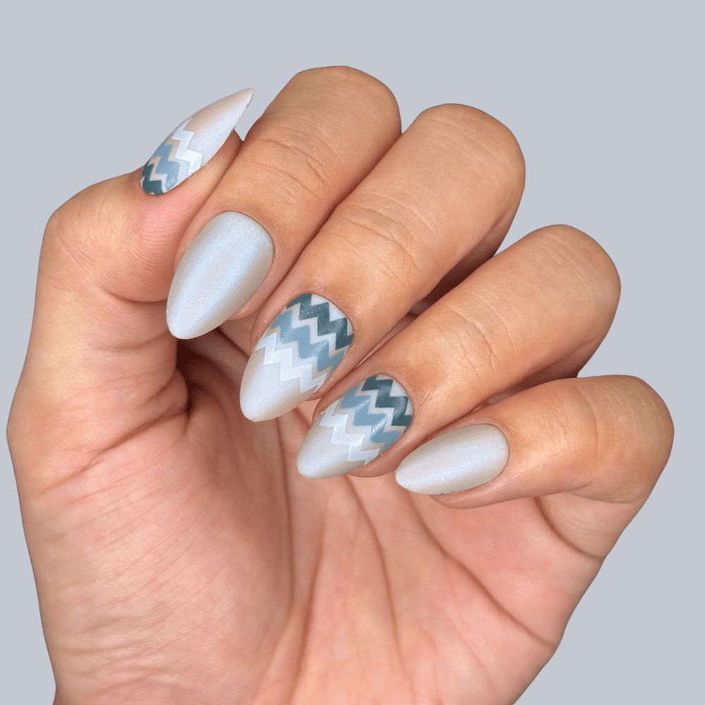 Patterns XL: Walk the Line (m085) - Nail Stamping Plate