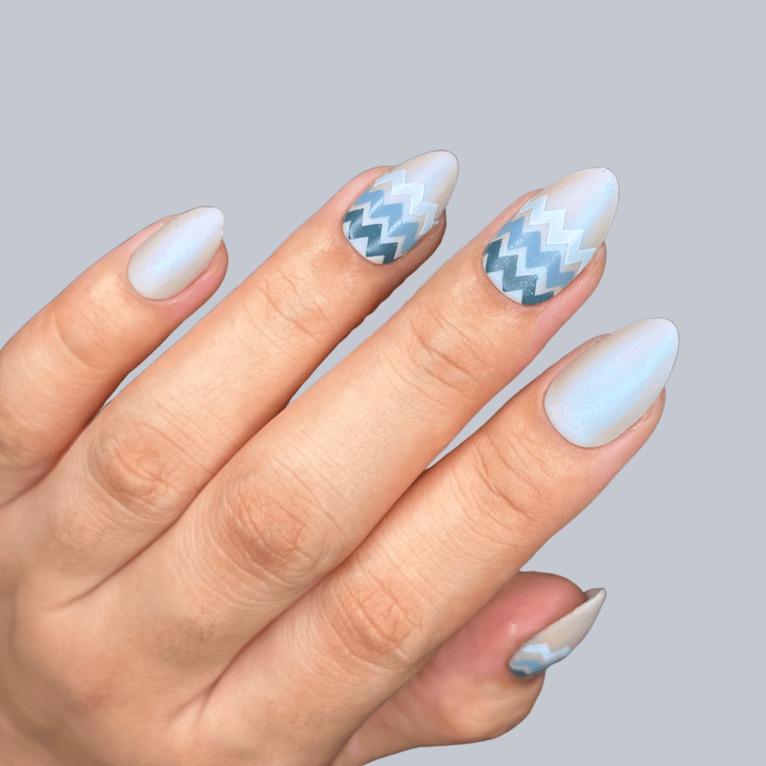 Patterns: Walk the Line (m085) - Nail Stamping Plate