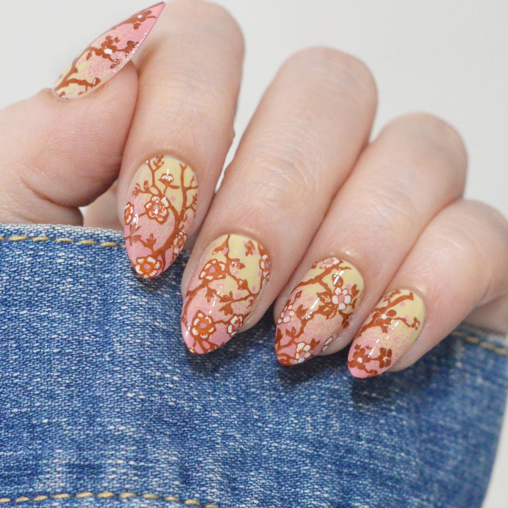 Tiny Blossoms (M659) - Nail Stamping Plate – Maniology