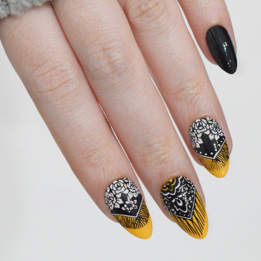 Wrapped in Wool (M685) - Nail Stamping Plate