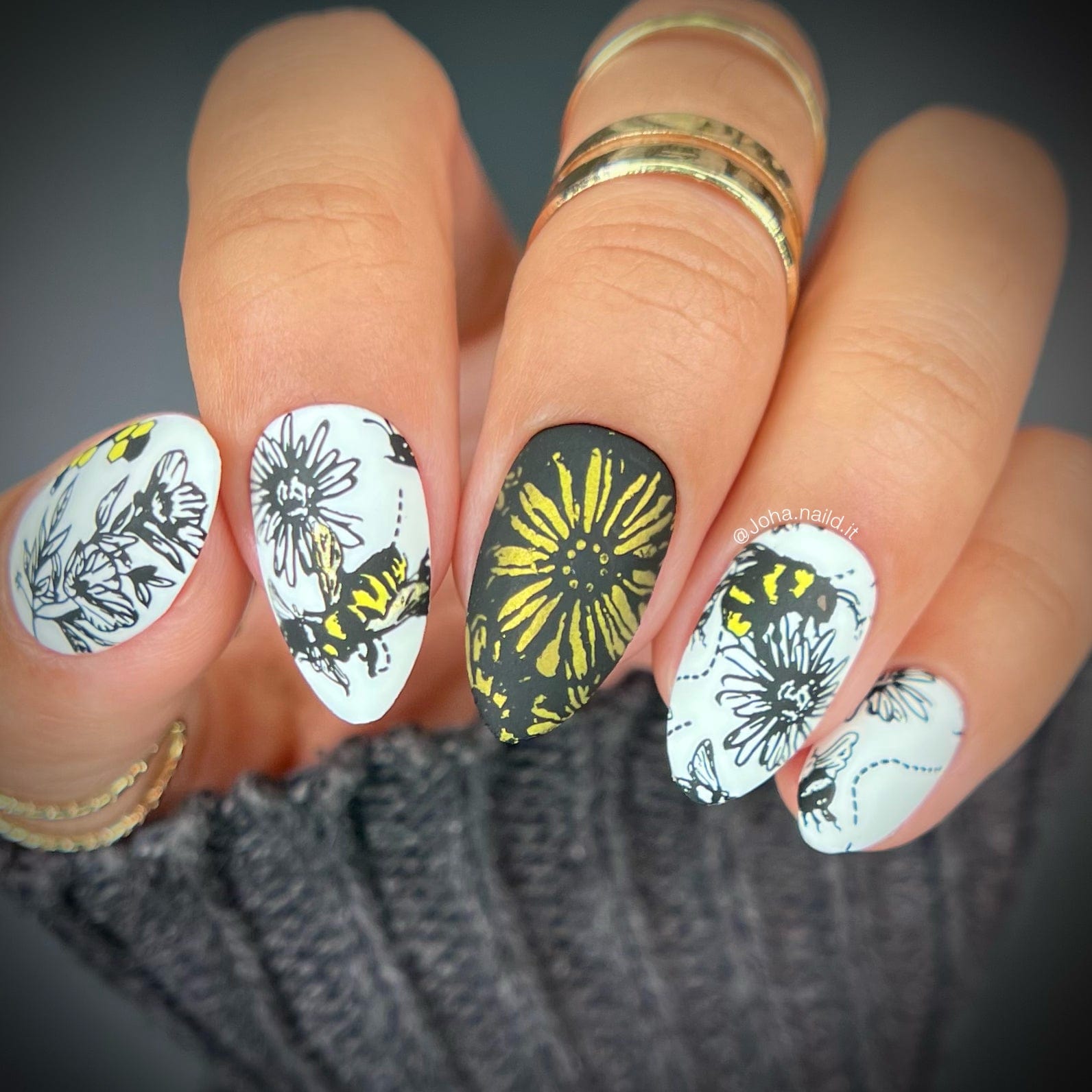Bees & Blooms: Honey Drip (MXM103) - Nail Stamping Plate – Maniology
