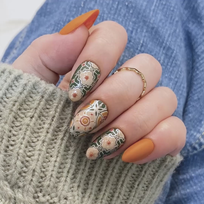 Tiled Symmetry (M657) - Nail Stamping Plate