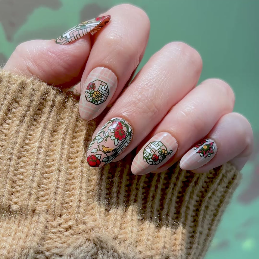 Painted Eaves (M688) - Nail Stamping Plate
