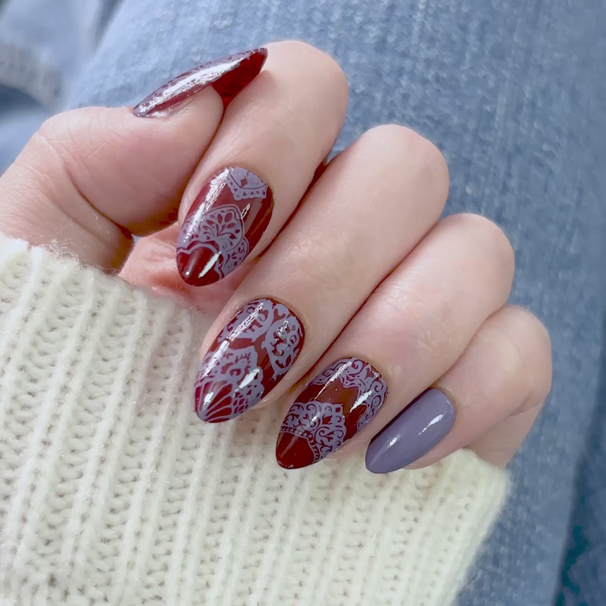 Fit for a Queen (M686) - Nail Stamping Plate