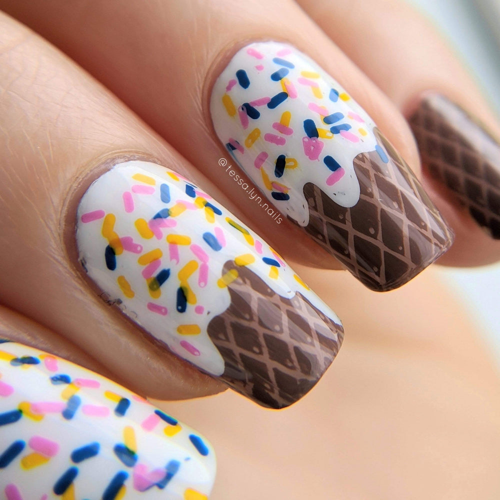 A manicured hand with sprinkles cupcake design by Maniology Sweet Thing (m100).