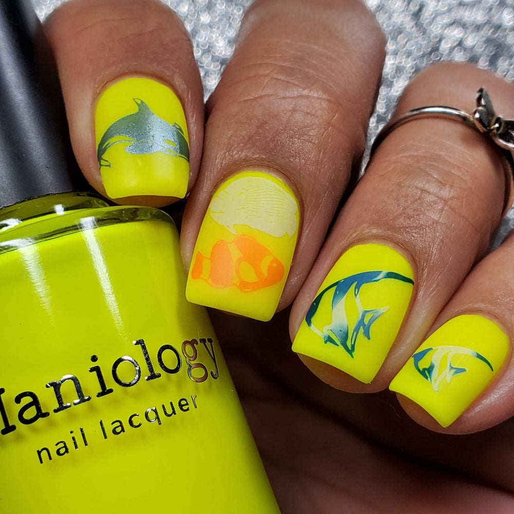 Black and yellow! #nails | Yellow nails, Manicure nail designs, Silver nails