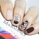  A manicured hand with Kawaii Christmas: Warm & Fuzzy (m038) designs holding a scraper by Maniology.