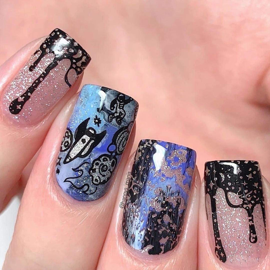 Nail Extensions with Negative Space 2025