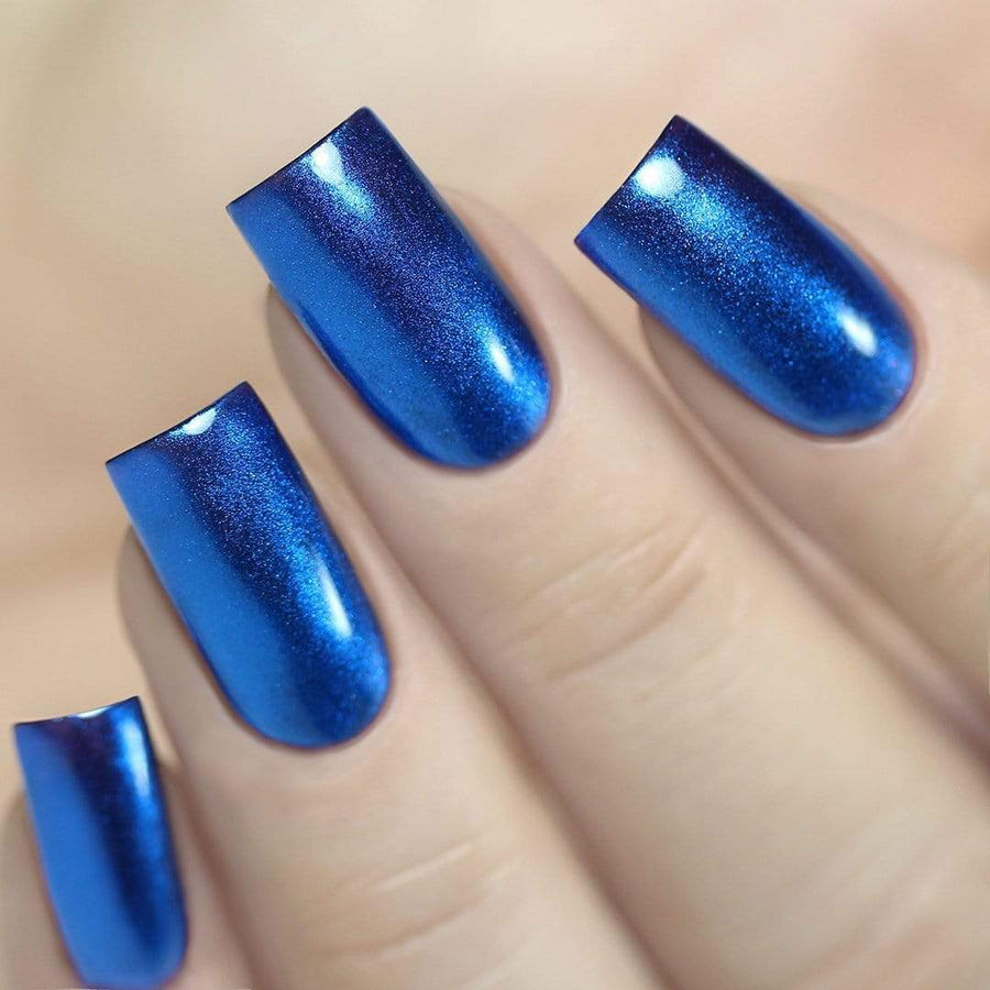 A manicured hand made with Sapphire (NA021) Blue Mirror Nail Art Powder by Maniology.