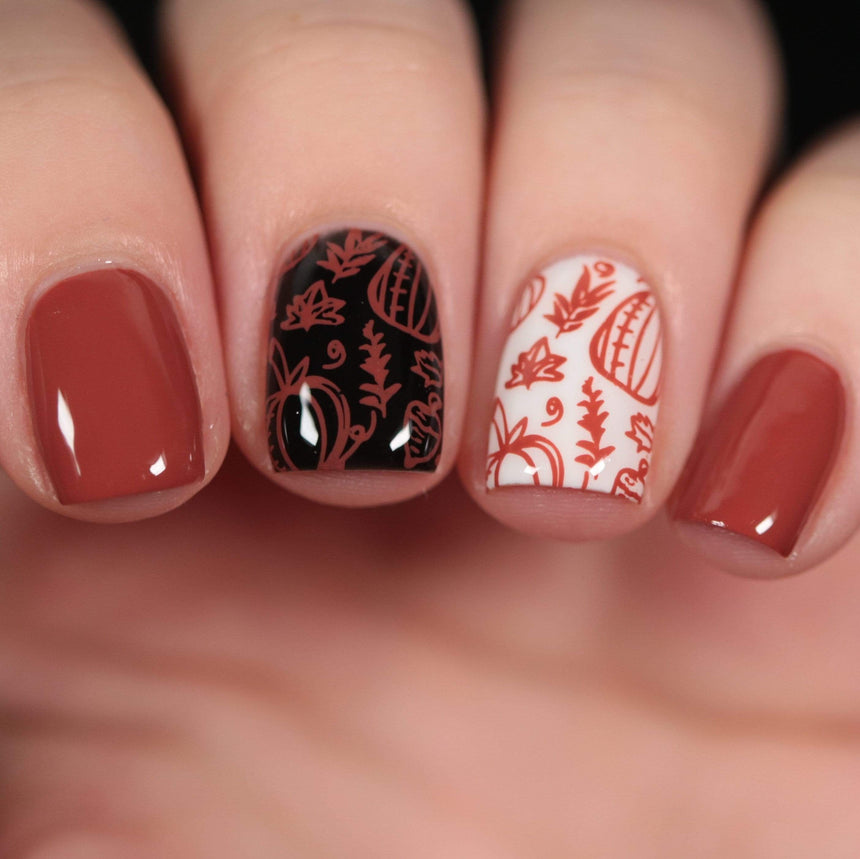 A manicured hand made with Nutmeg from Sugar + Spice collection by Maniology (B352).