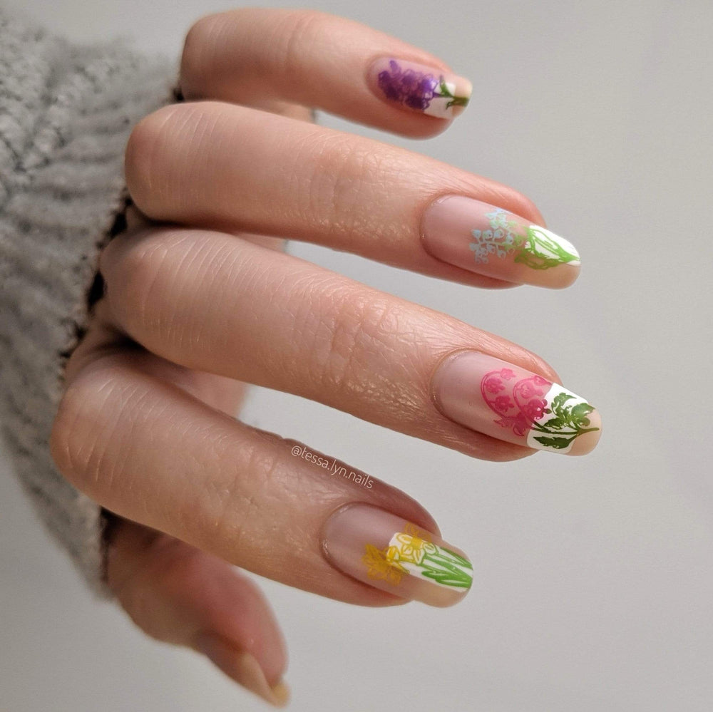 A manicured hand with flowers design by Maniology (m178).