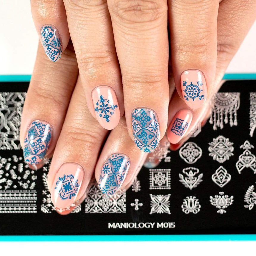 A manicured hands with Wild Heart: Casablanca designs by Maniology (m015).